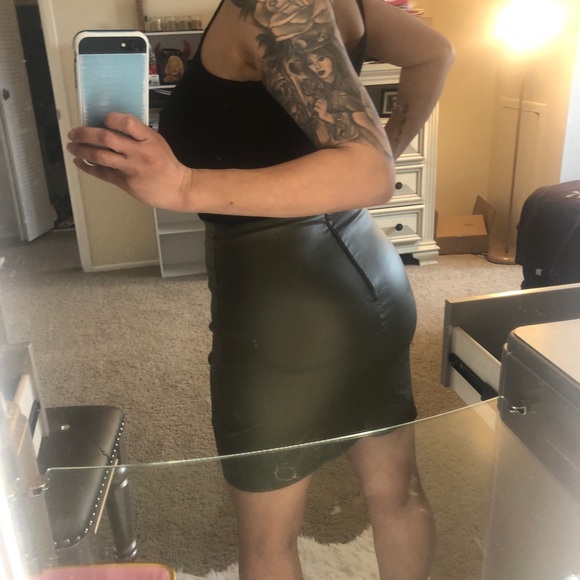 SOLD Skirt - Picture 4 of 5